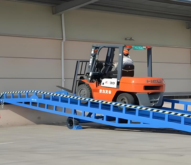 泗县移动式卸货平台（叉车用）